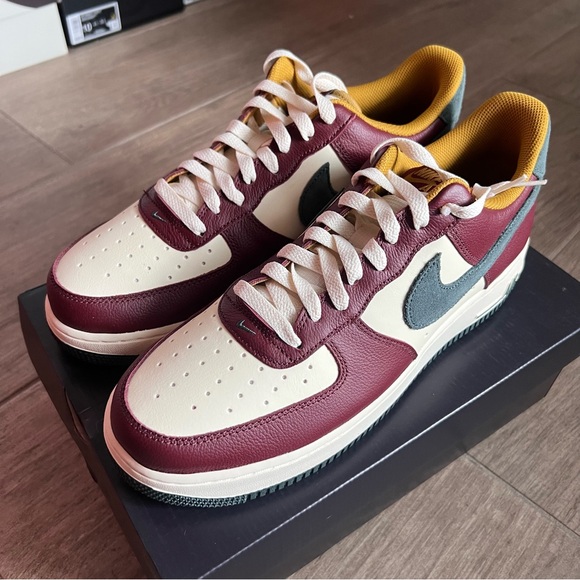 Air Force 1 LV8 ( box without lid ) - Picture 1 of 9
